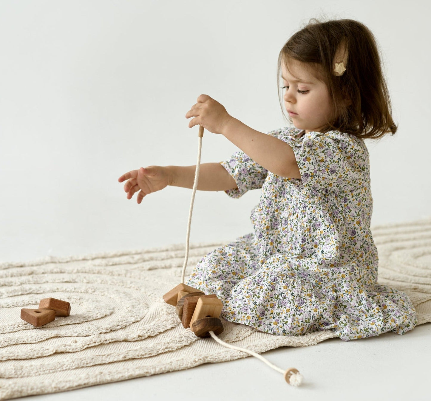 Jeu de laçage en bois avec formes géométriques