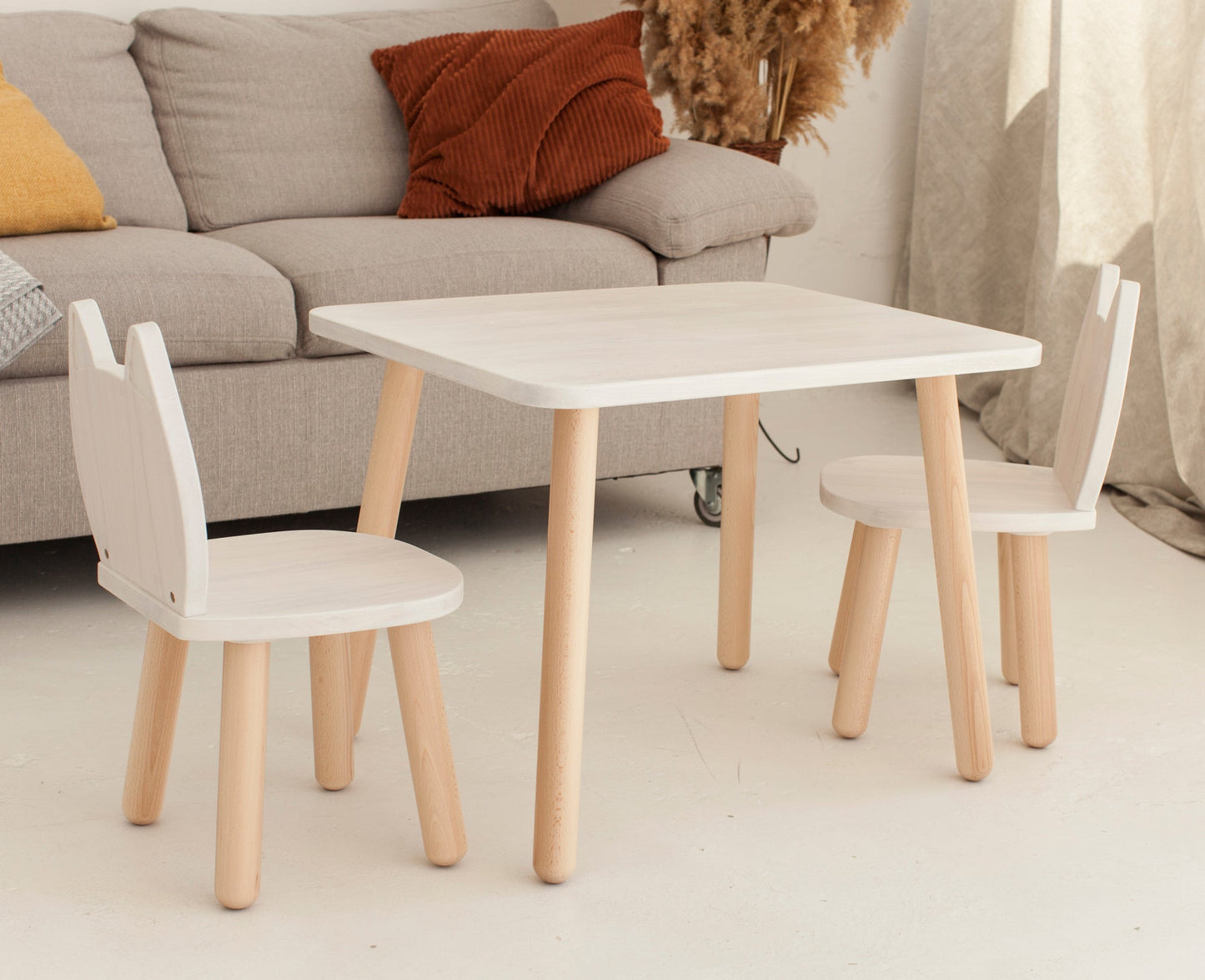 Ensemble table et chaises pour enfants en bois de hêtre, motif chat.