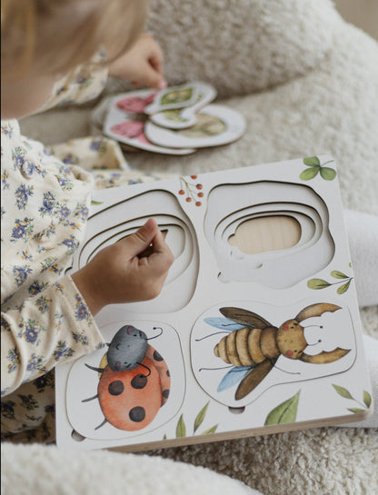 Puzzle en bois sur le cycle de vie des insectes