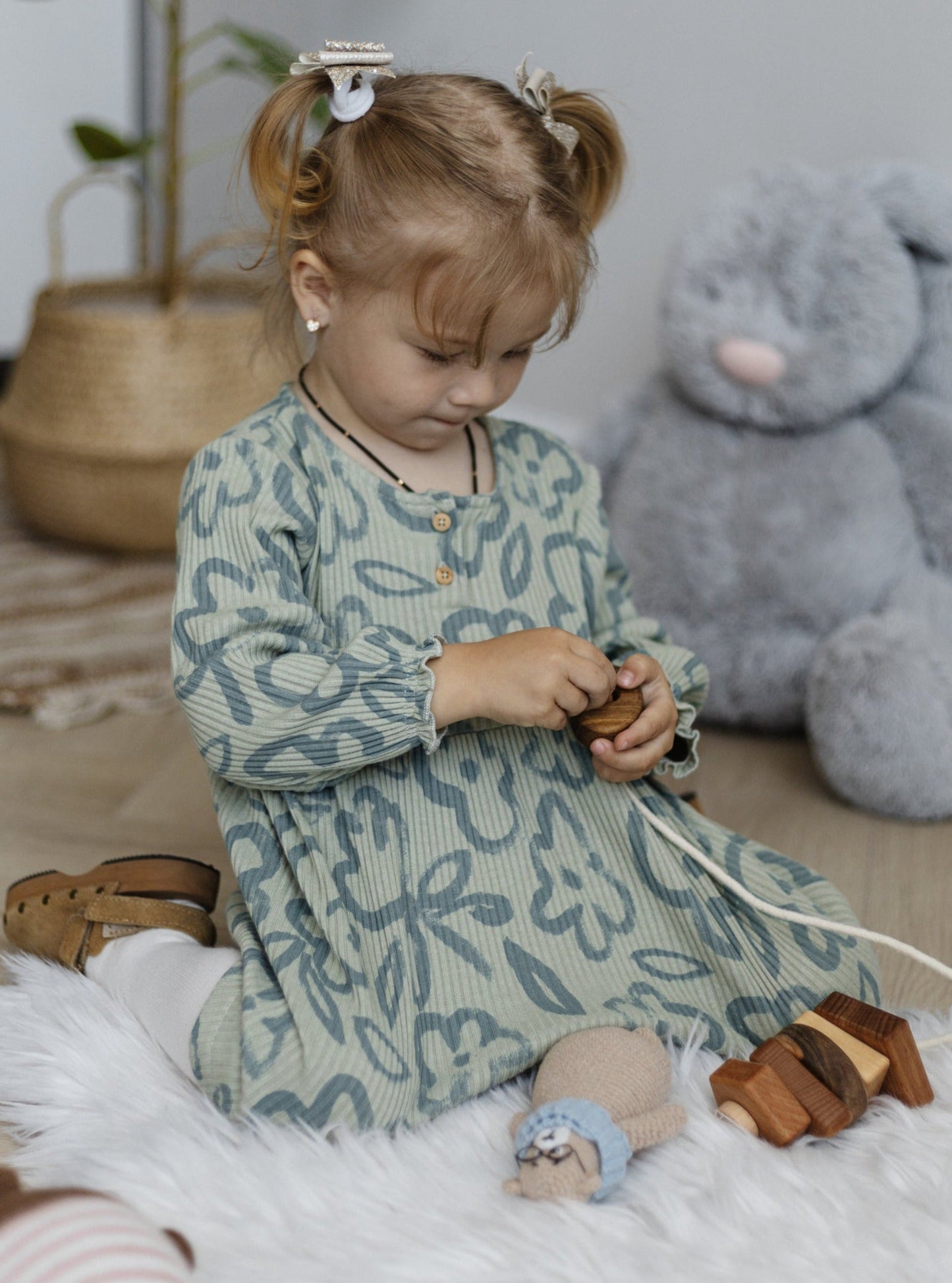 Jeu de laçage en bois avec formes géométriques