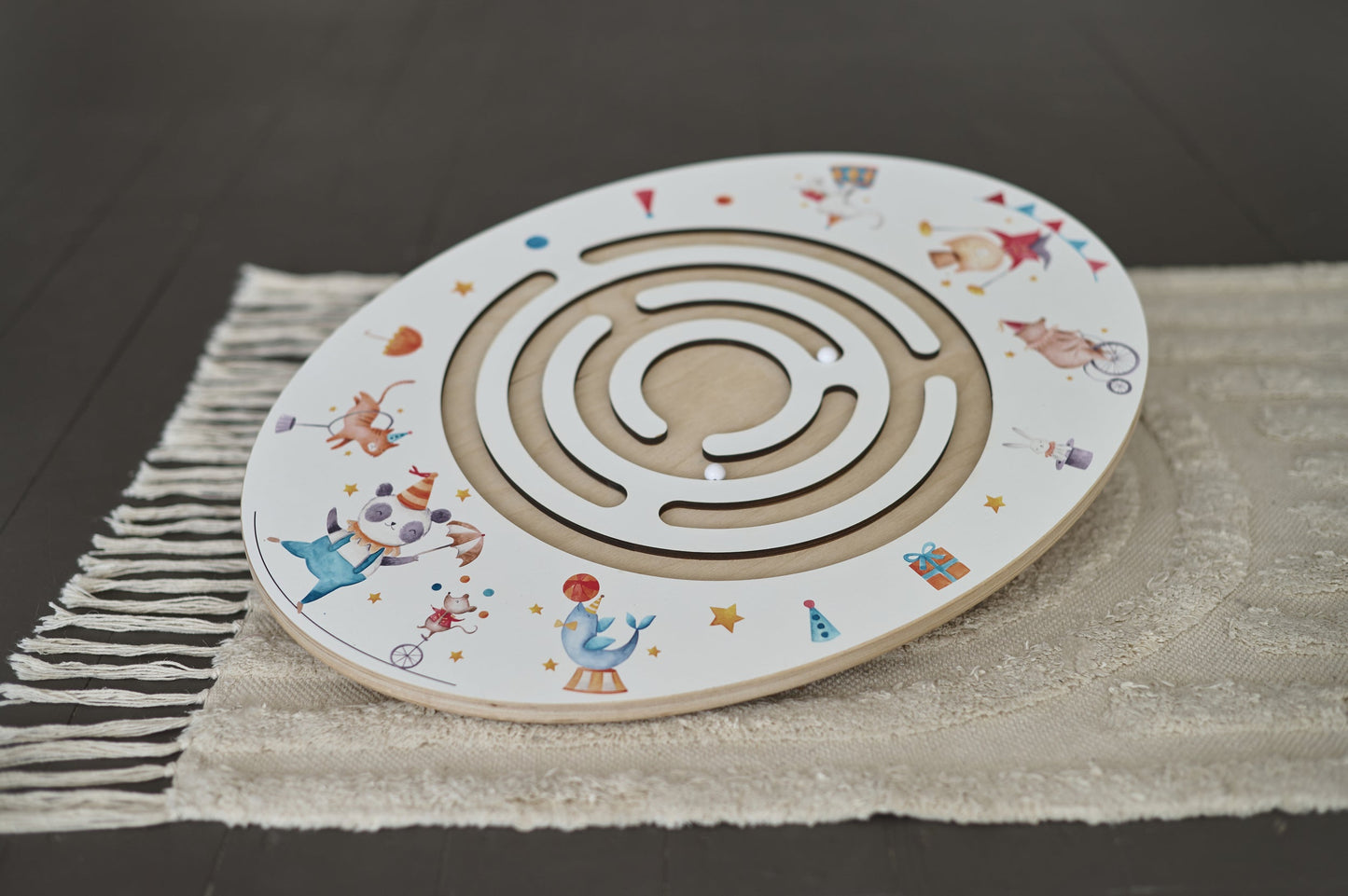 Planche d'équilibre en bois avec labyrinthe