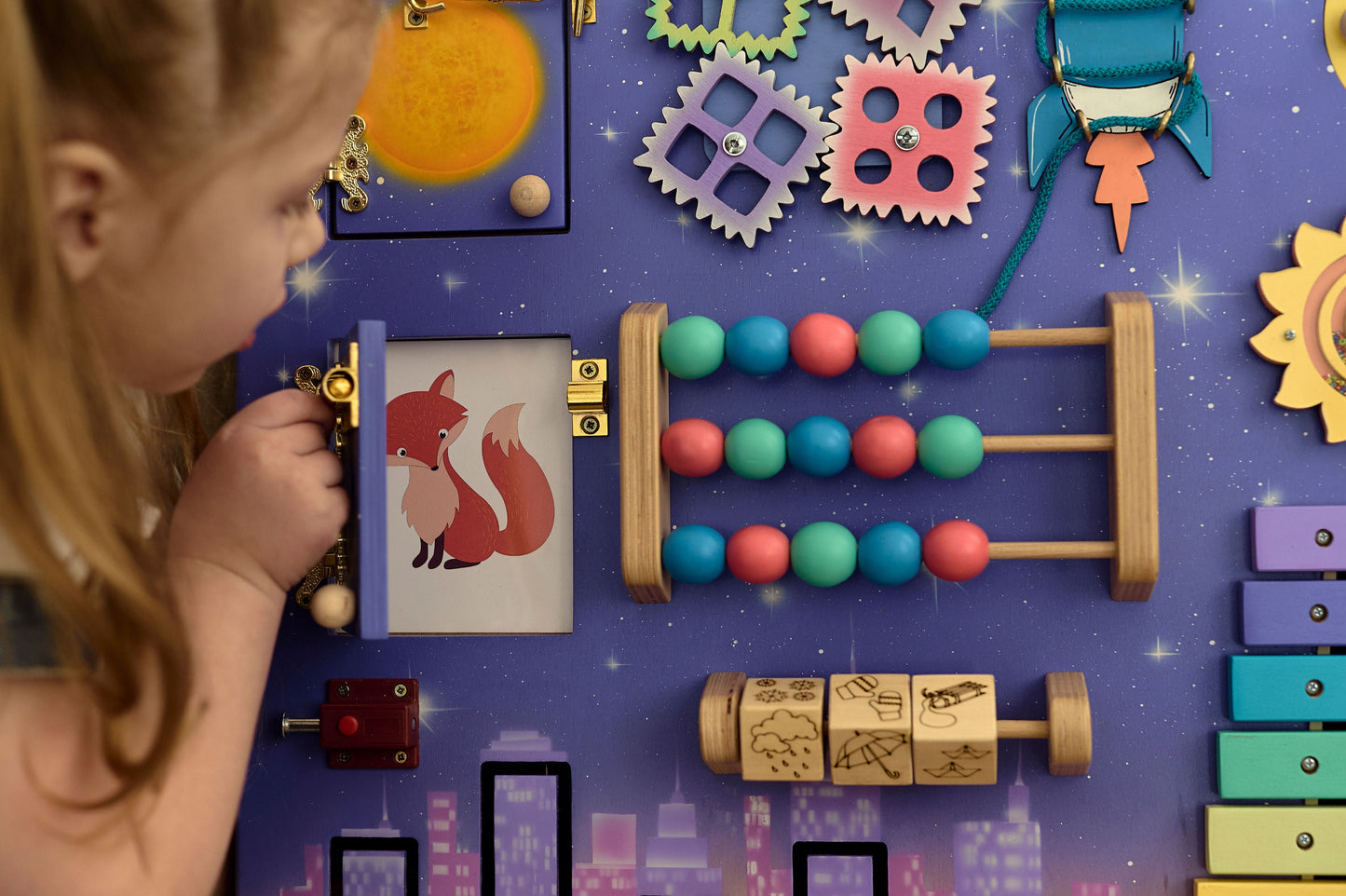 Tableau d'activités pour tout-petits - Night City