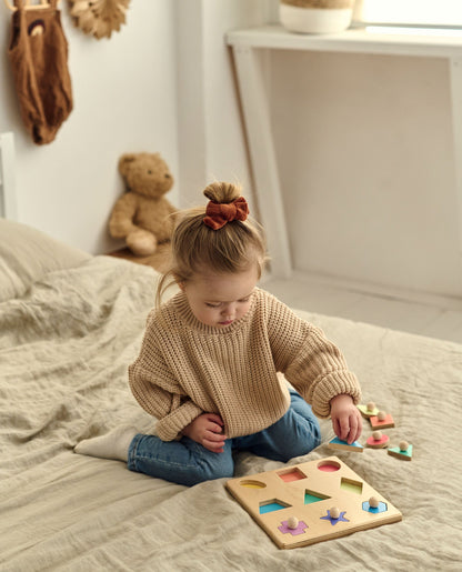 Puzzle en bois aux formes géométriques