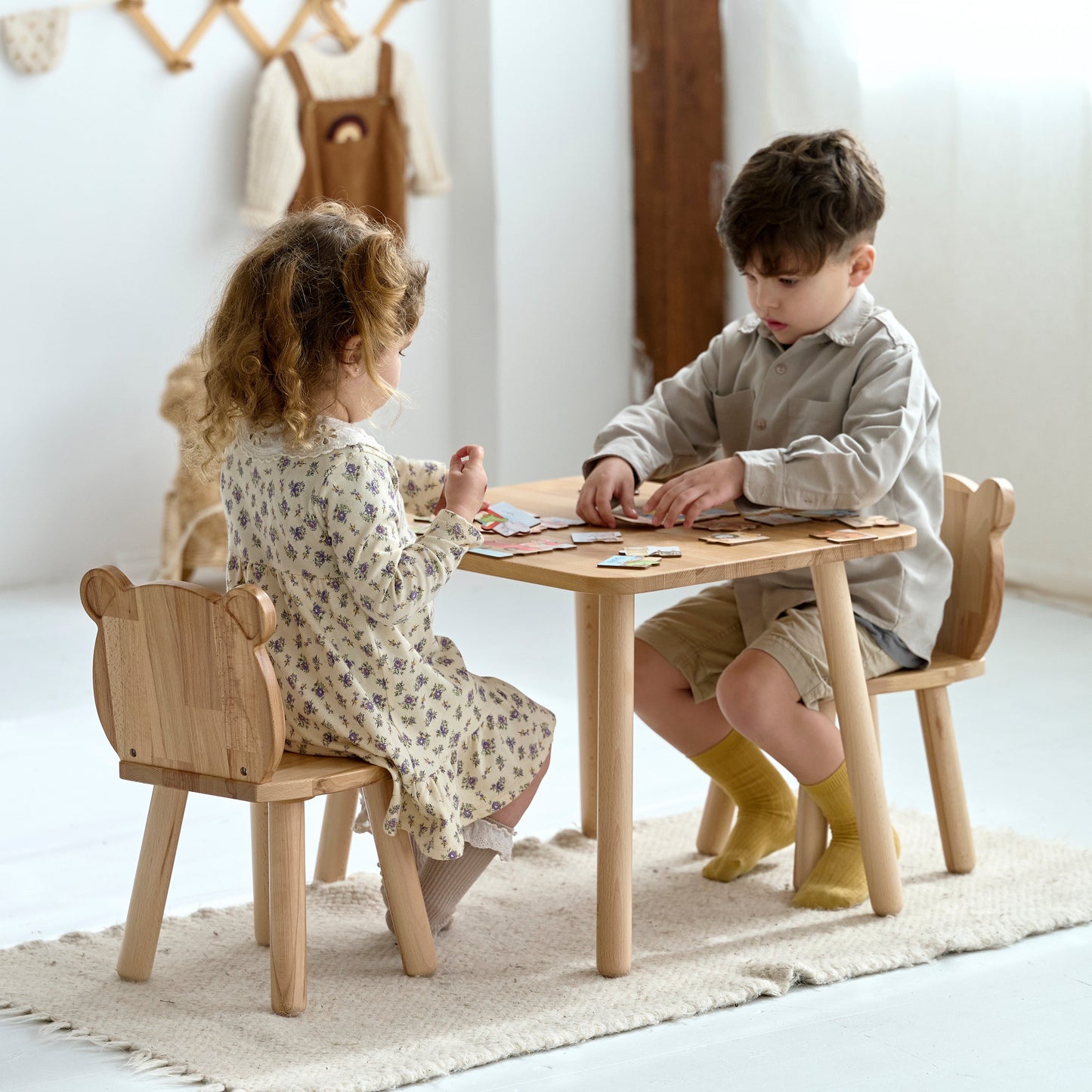 Ensemble table et chaises ours en bois pour enfants - Bois de hêtre