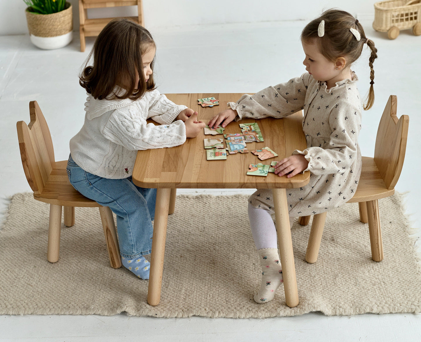 Ensemble table et chaises pour enfants en bois de hêtre, motif chat.