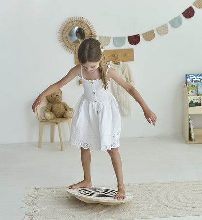 Planche d'équilibre en bois avec labyrinthe