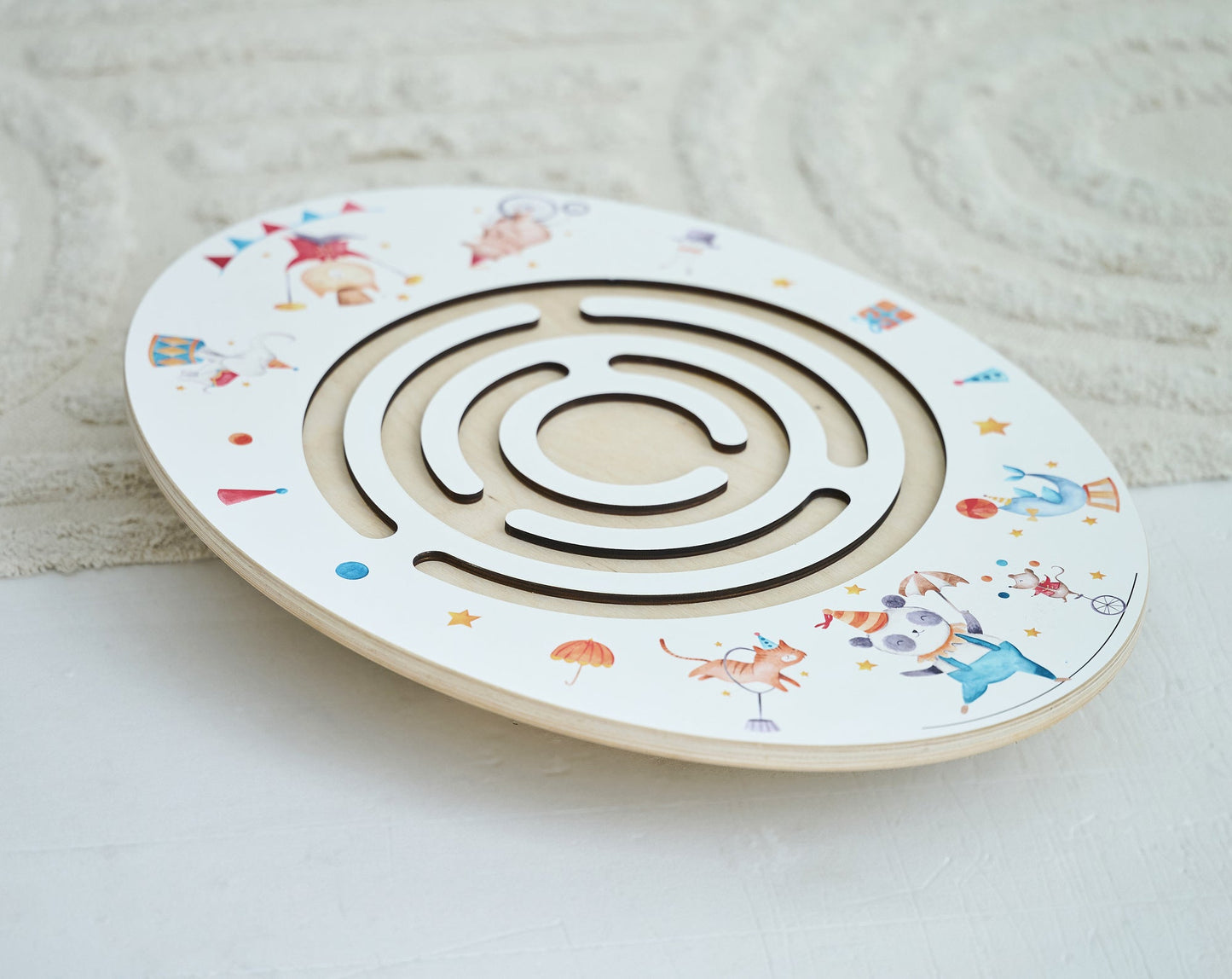 Planche d'équilibre en bois avec labyrinthe