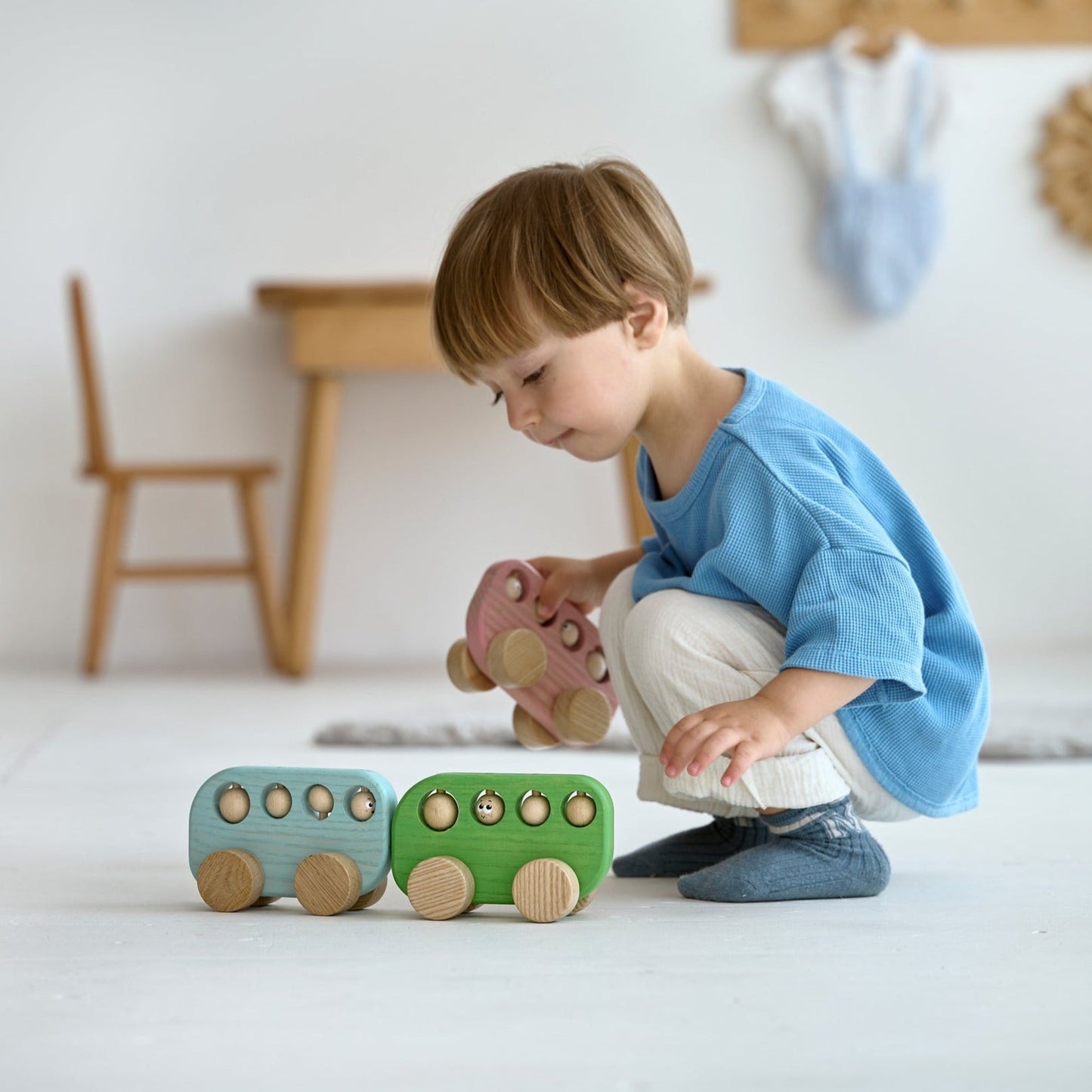 Bus jouet en bois