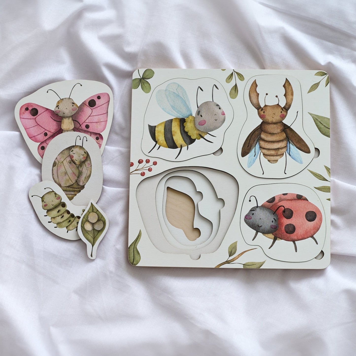 Puzzle en bois sur le cycle de vie des insectes