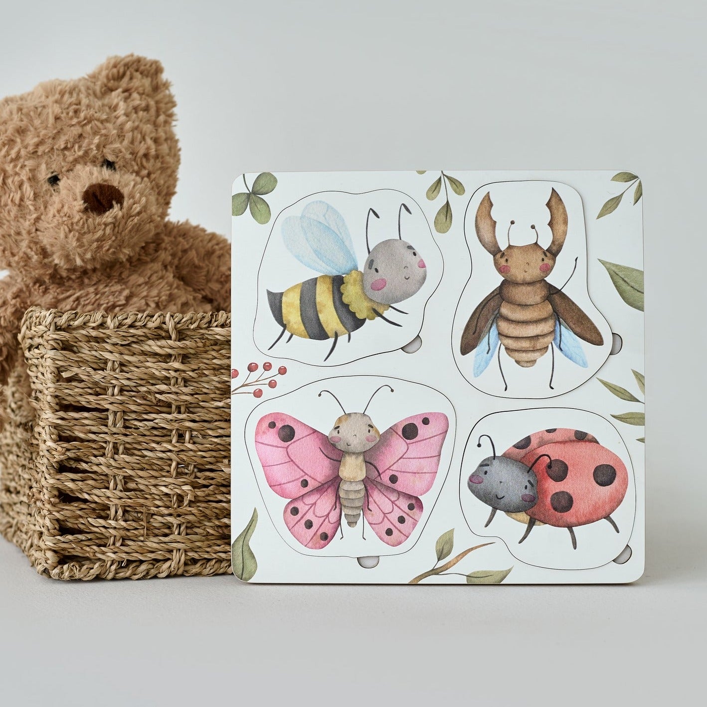 Puzzle en bois sur le cycle de vie des insectes
