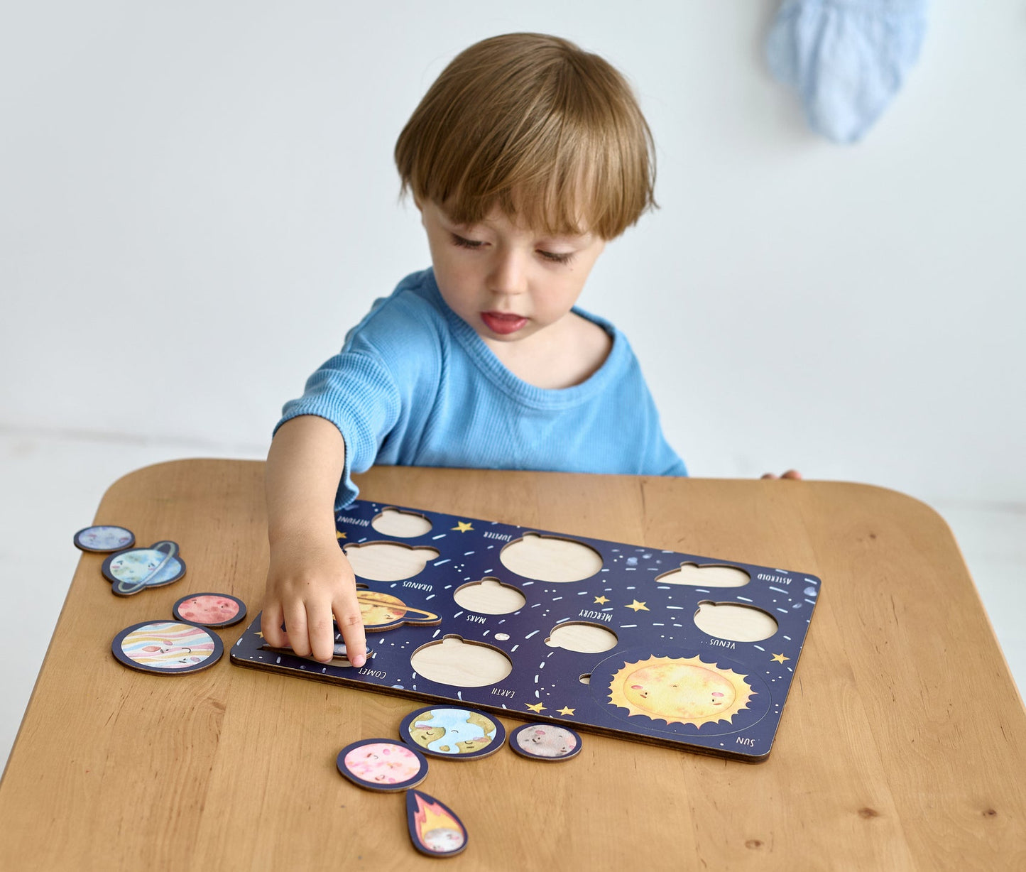 Ensemble de puzzles : Transports, Dinosaures et Système solaire 