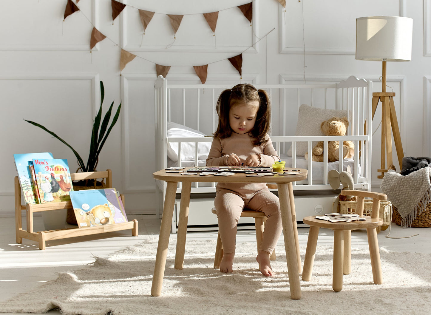 Ensemble bibliothèque en bois, table enfant et deux chaises - Bois de hêtre 