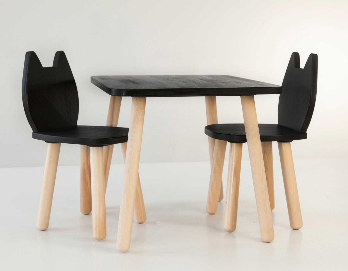 Ensemble table et chaises pour enfants en bois de hêtre, motif chat.