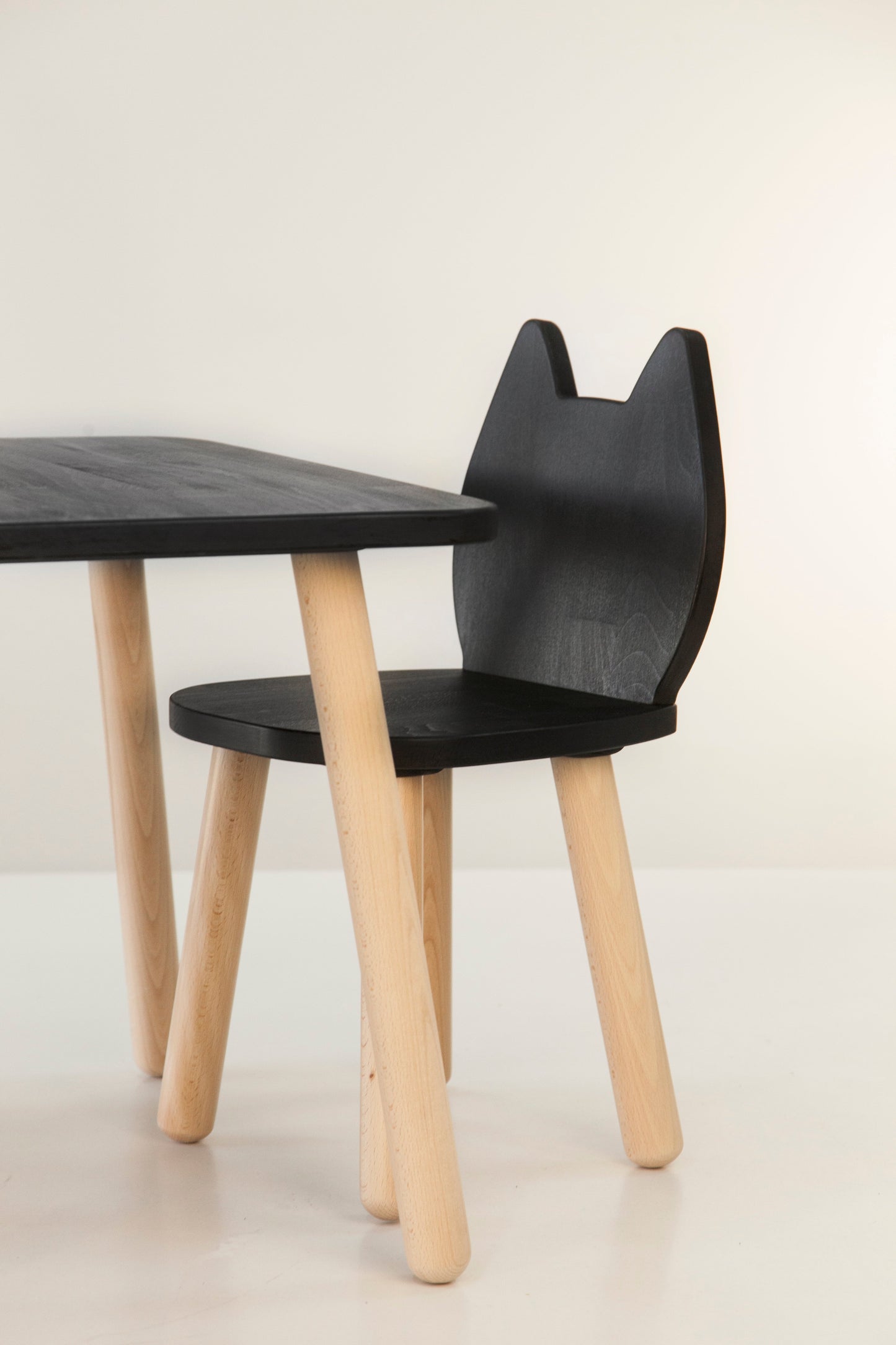 Ensemble table et chaises pour enfants en bois de hêtre, motif chat.