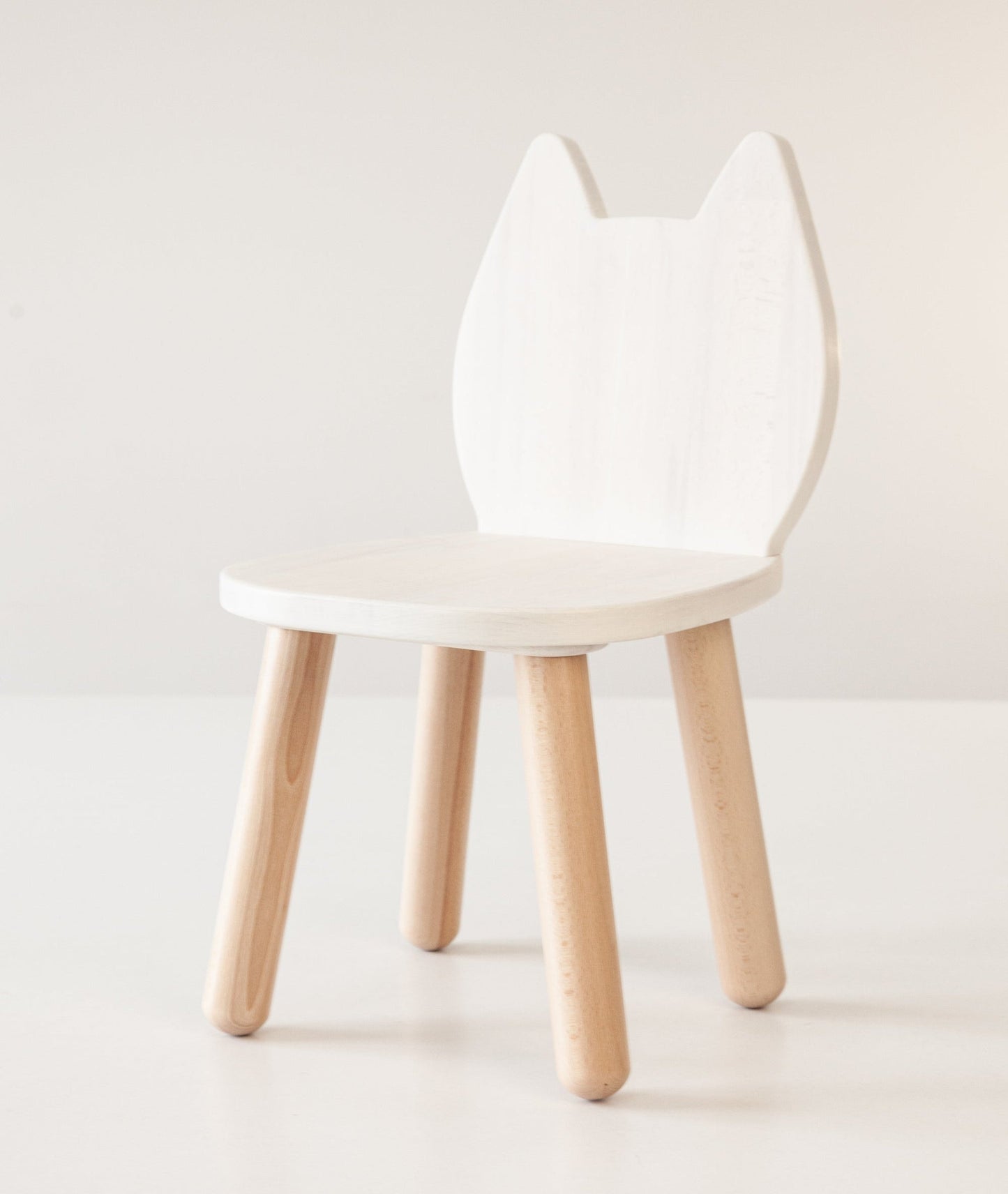 Chaise en bois pour tout-petit en forme de chat