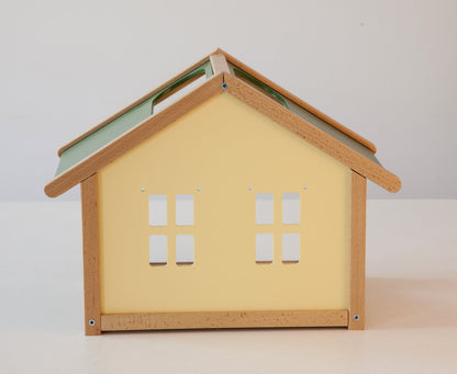 Petite maison de poupée en bois