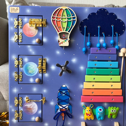 Grand tableau d'activités pour tout-petits composé de deux modules