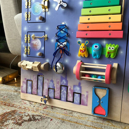 Grand tableau d'activités pour tout-petits composé de deux modules