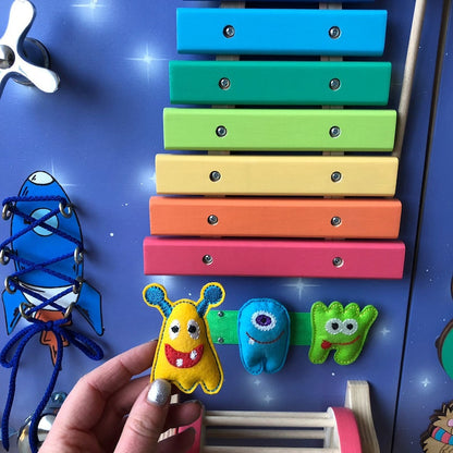 Grand tableau d'activités pour tout-petits composé de deux modules