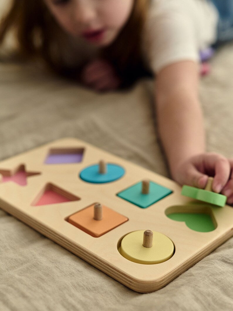Puzzle en bois aux formes géométriques - Couleurs arc-en-ciel