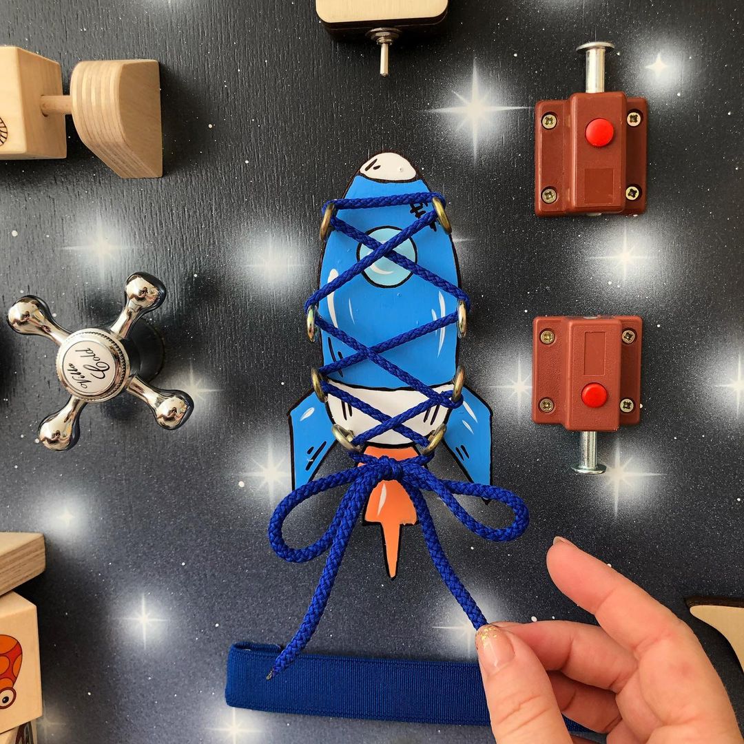 Tableau d'activités pour tout-petits - Voyage spatial